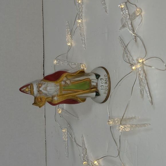 Vintage Heilig-Meyers Santa's from around the world 1909 Poland ceramic Santa. - Picture 1 of 4